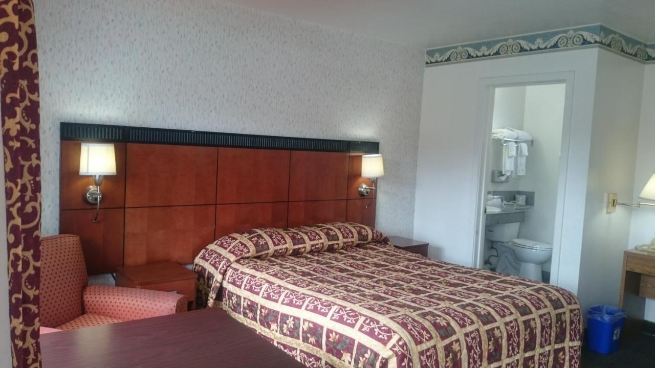 Monterey Fairgrounds Inn Esterno foto