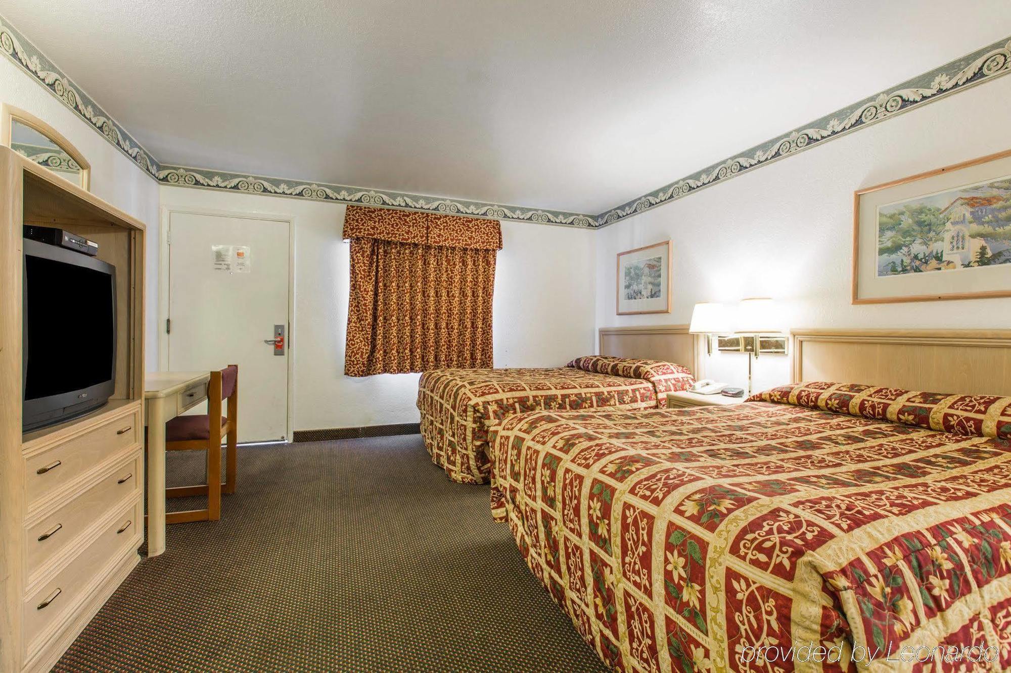 Monterey Fairgrounds Inn Esterno foto