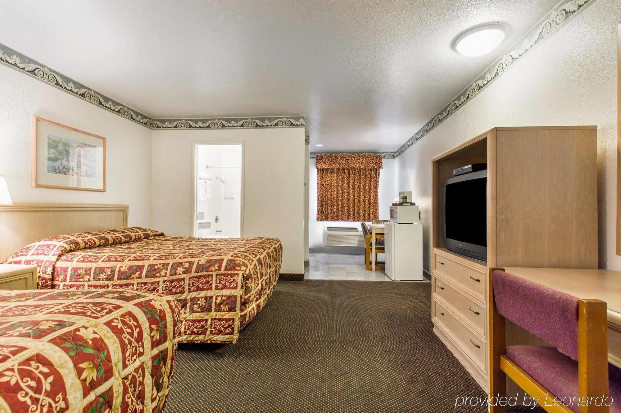 Monterey Fairgrounds Inn Esterno foto